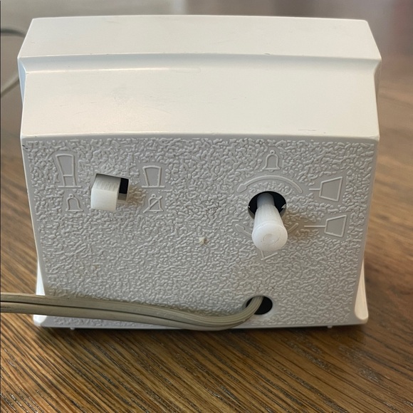 Vintage Westclox Classic White Electric Clock - Picture 5 of 7